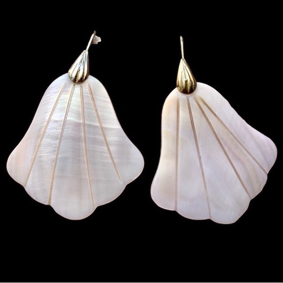 Gorgeous Real Sea Shell Earrings Tulip Shaped Women’s Jewelry Beach Vacation - Picture 3 of 4
